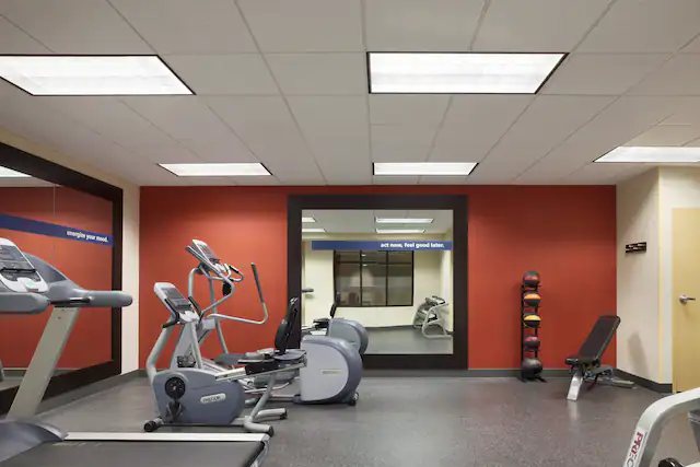 Fitness center at Hampton Inn & Suites Hartford/East Hartford