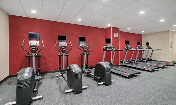 Fitness center at Tru by Hilton Milwaukee Downtown