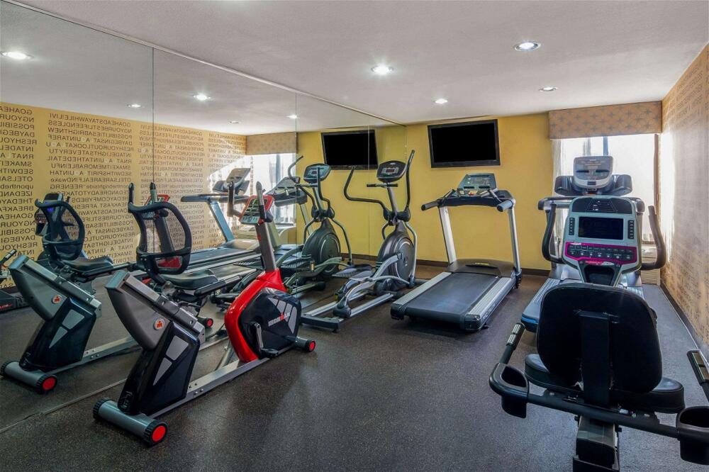 Fitness center at La Quinta by Wyndham Oakland Airport Coliseum