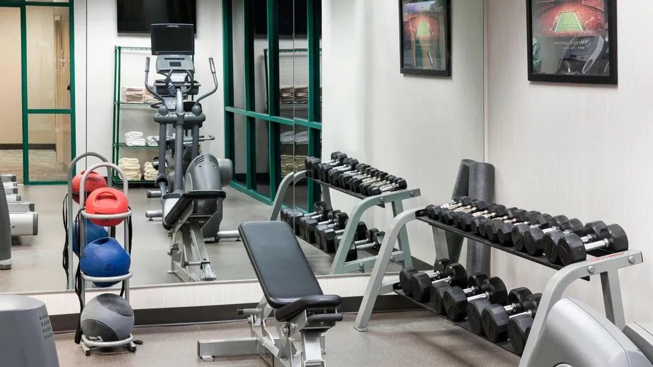 Fitness center at Courtyard by Marriott Omaha Downtown/Old Market Area