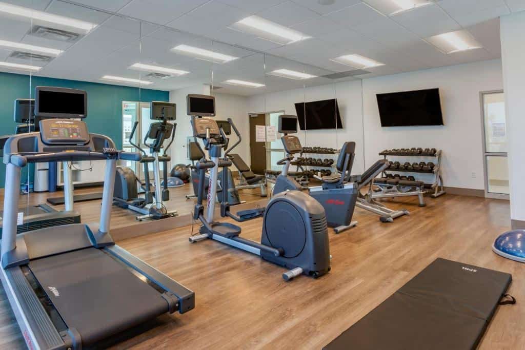 Fitness center at Holiday Inn Express & Suites Phoenix Downtown–State Capitol